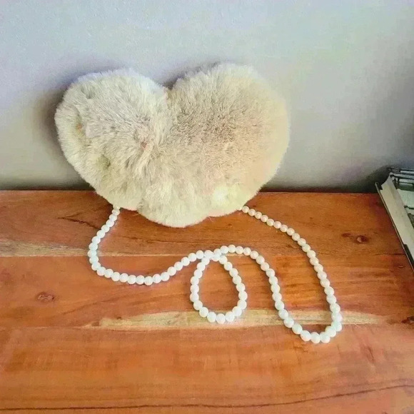 Beige Faux Pearl Decor Heart Design Fluffy Women's Small Crossbody Bag - Picture 1 of 8